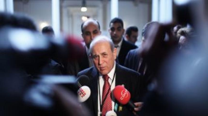 Burhan Kuzu: Anayasada yaşanan sorunlar yorumlardan kaynaklanıyor