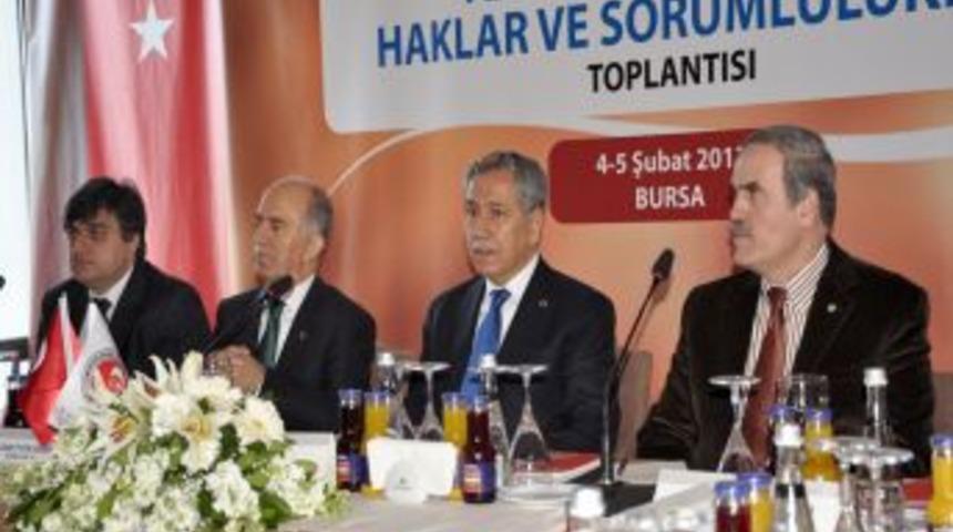 Arın&ccedil;: &Ouml;zel sekt&ouml;r iletişim mezunlarına mesafeli davranıyor