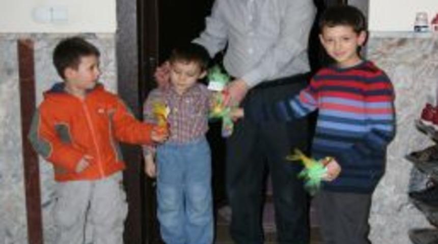 Küçük çocukların büyük davranışı, komşudan tam not aldı