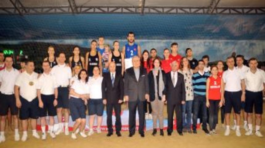Plaj Voleybolu III. A&ccedil;ık Turnuvası sona erdi