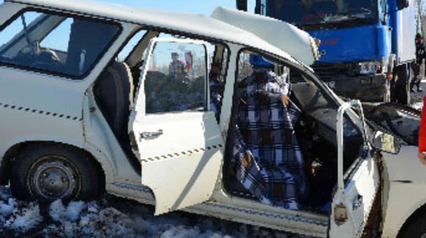 Simav'da feci kaza; 2 &ouml;l&uuml; 4 yaralı