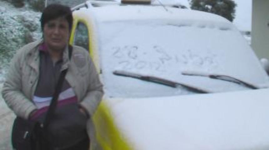 Kuşadası&rsquo;na da kar yağdı