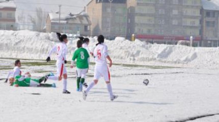 Muş Lale Kız Spor 3 - 1 Ağrı&rsquo;yı mağlup etti