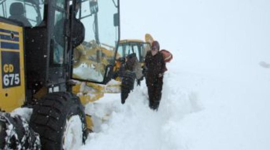 Muş'ta 360 k&ouml;y yolu ulaşıma kapandı