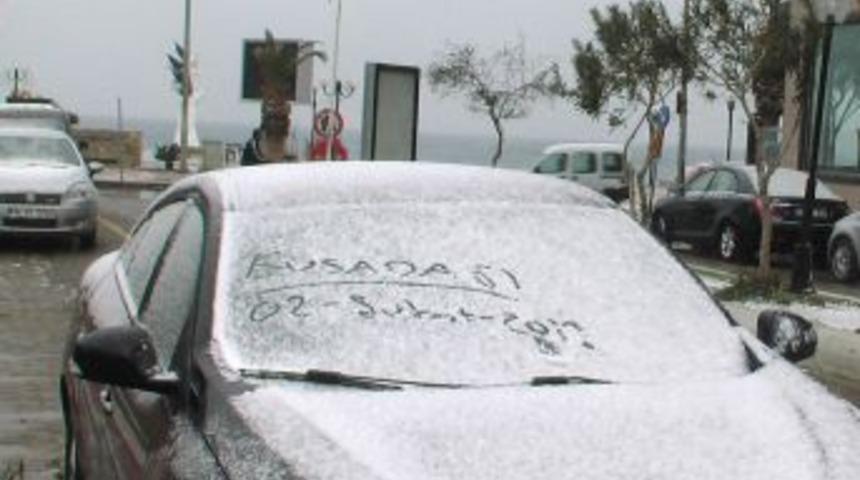 Kuşadası'na bir ayda ikinci kar yağdı