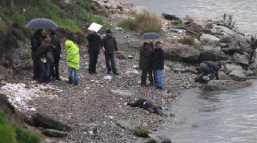Nehirde başsız ceset bulundu