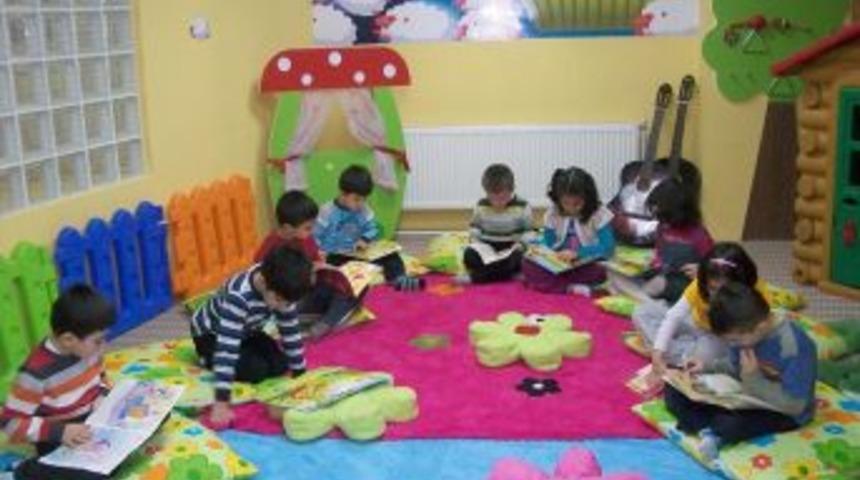 Dinledikleri kitabı sınıfta anlatan &ouml;ğrenciler kitap kurdu oldu