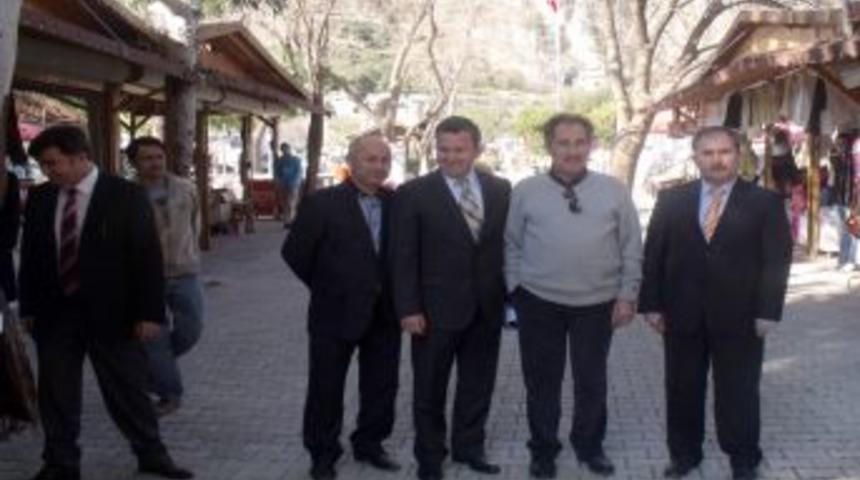 Bakan G&uuml;nay Demre'de