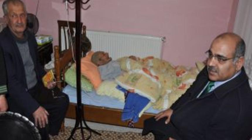 Yataklara d&uuml;şen Bitlis&rsquo;li pehlivana g&uuml;reş fedarasyonundan plaket