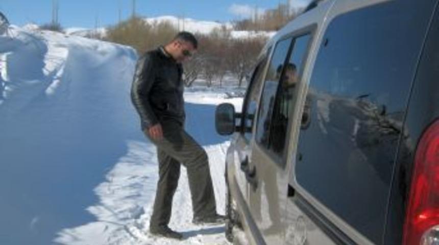 Ağır kış şartları odunu k&ouml;m&uuml;r&uuml; t&uuml;ketti