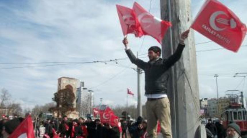 Saadet Partililerden Taksim&rsquo;de 28 Şubat protestosu
