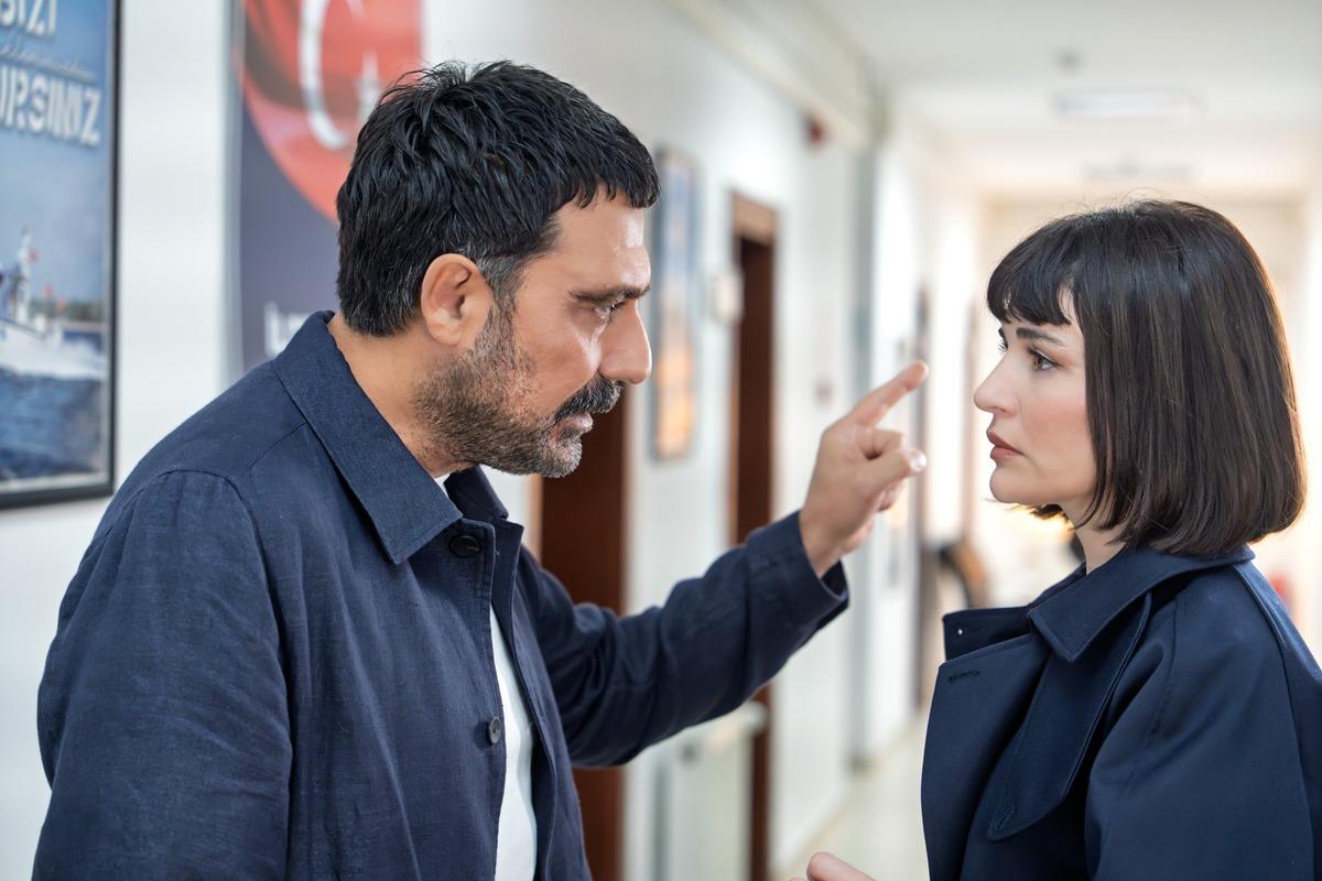 Ömür Usta 5. bölüm özeti: Ömür camı çerçeveyi indiriyor! 1