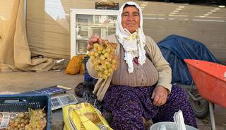 Soğuk hava bile etkilemiyor! Dalında taze kalıyor, kilosu 100 lirayı buluyor