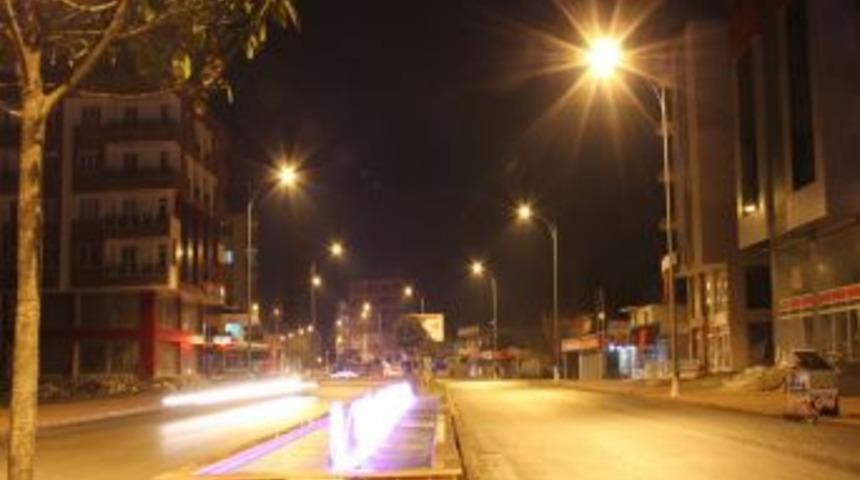 D&ouml;şemealtı&rsquo;nda yollar modern ışıklarla aydınlatılıyor