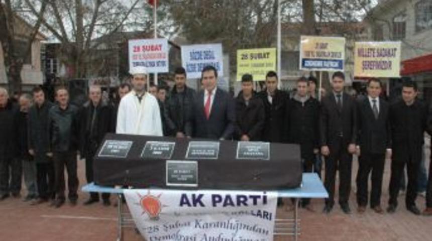 28 Şubat darbesi tabutta yatan &ouml;l&uuml;ye benzetildi