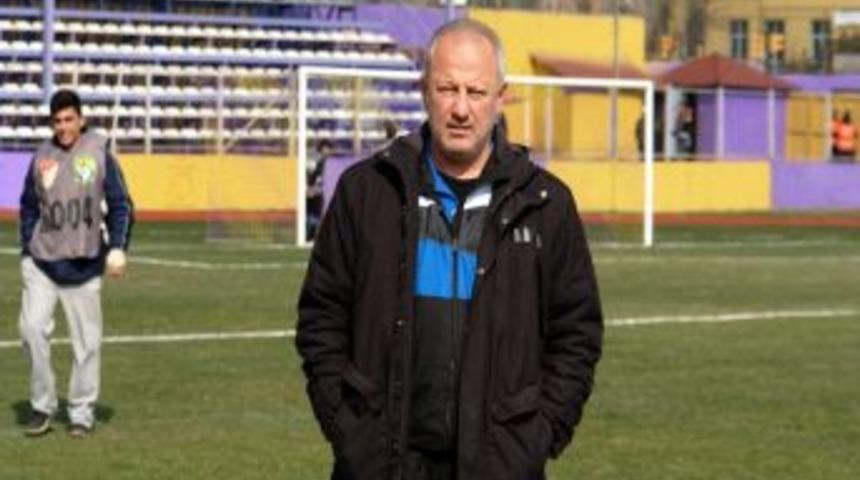 Ey&uuml;pspor Teknik Direkt&ouml;r&uuml; &Ccedil;elik: Seri galibiyetler istiyorum