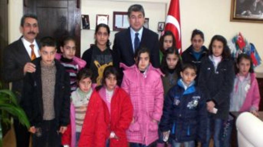 Eğitim g&ouml;n&uuml;ll&uuml;s&uuml; ev hanımları 13 &ccedil;ocuğu okula kazandırdı