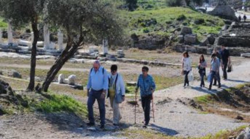 Otelden &ccedil;ıkan turistler Antalya'nın k&uuml;lt&uuml;rel zenginliklerini de tanıyacak