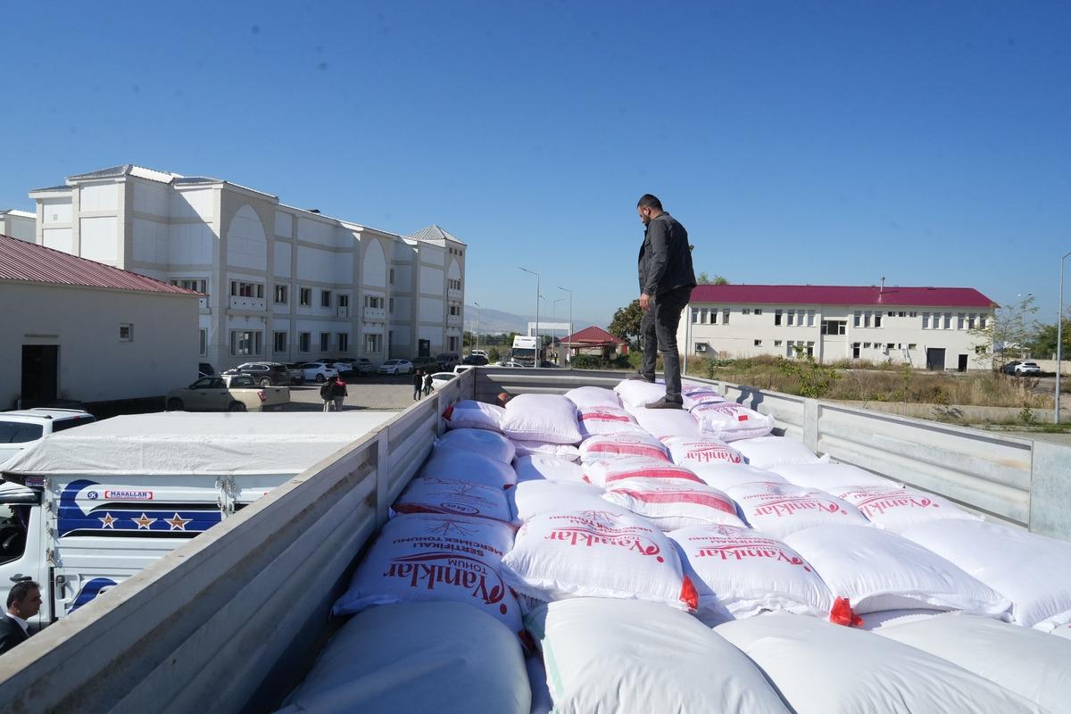 Muş ta 250 &uuml;reticiye 150 ton baklagil tohumu dağıtıldı 1