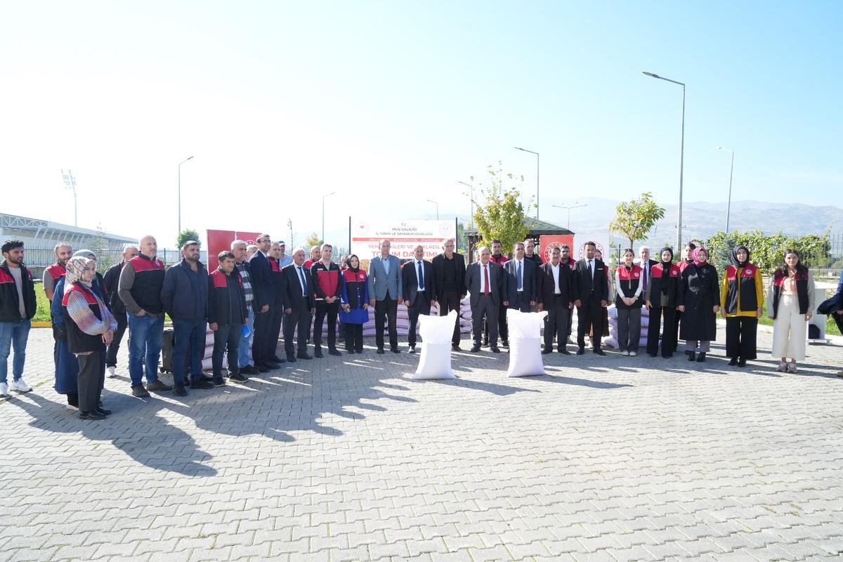 Muş ta 250 &uuml;reticiye 150 ton baklagil tohumu dağıtıldı 2