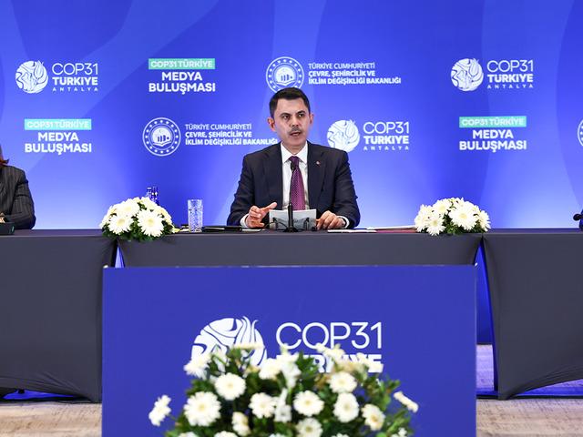 "T&uuml;rkiye,yarının d&uuml;nyasına imzasını atacak" Bakan Kurum paylaştı: T&uuml;rkiye'den COP31 Zirvesi i&ccedil;in &ouml;zel şarkı