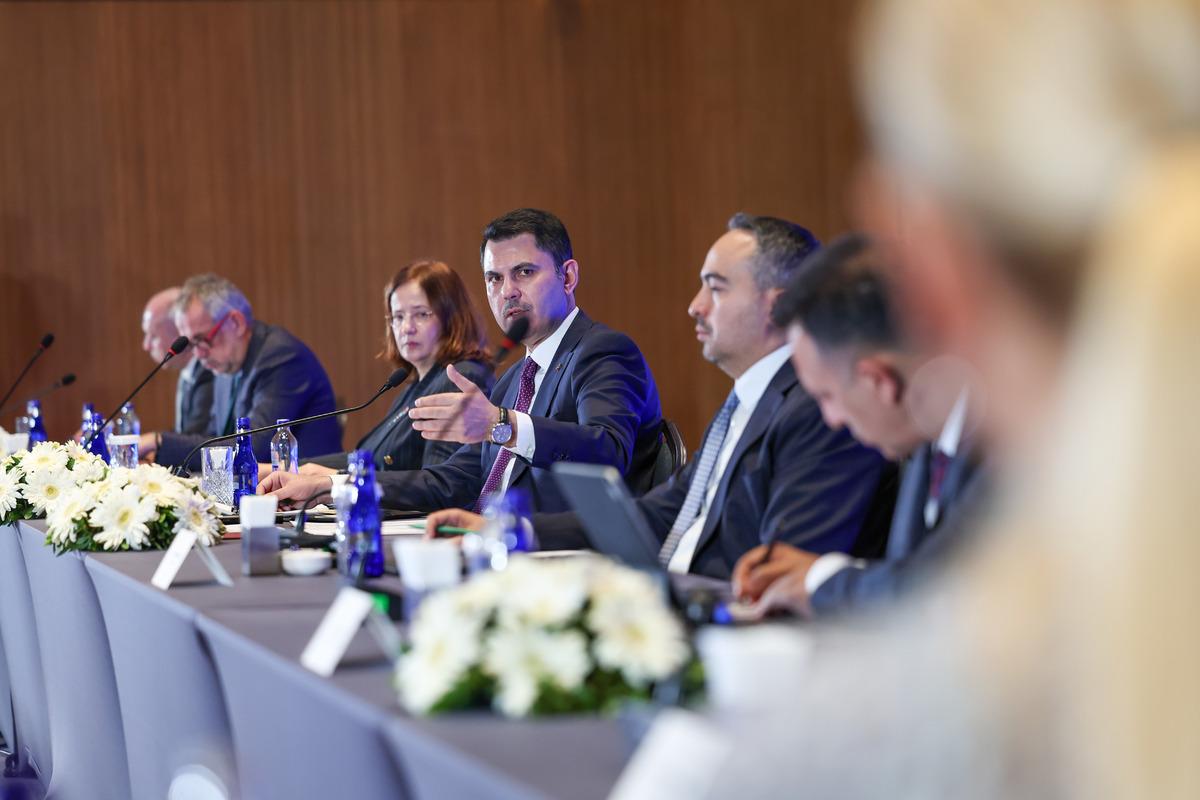"T&uuml;rkiye,yarının d&uuml;nyasına imzasını atacak" Bakan Kurum paylaştı: T&uuml;rkiye den COP31 Zirvesi i&ccedil;in &ouml;zel şarkı 4