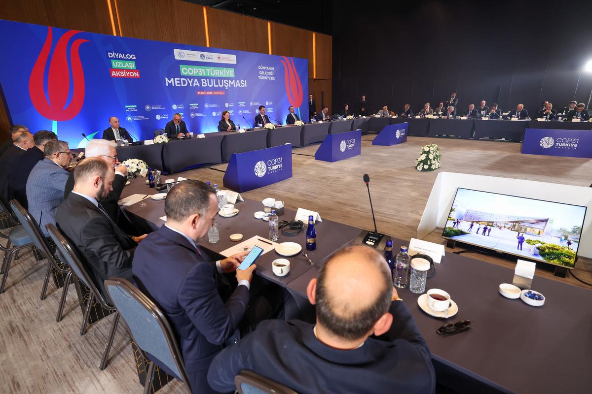 "T&uuml;rkiye,yarının d&uuml;nyasına imzasını atacak" Bakan Kurum paylaştı: T&uuml;rkiye den COP31 Zirvesi i&ccedil;in &ouml;zel şarkı 1