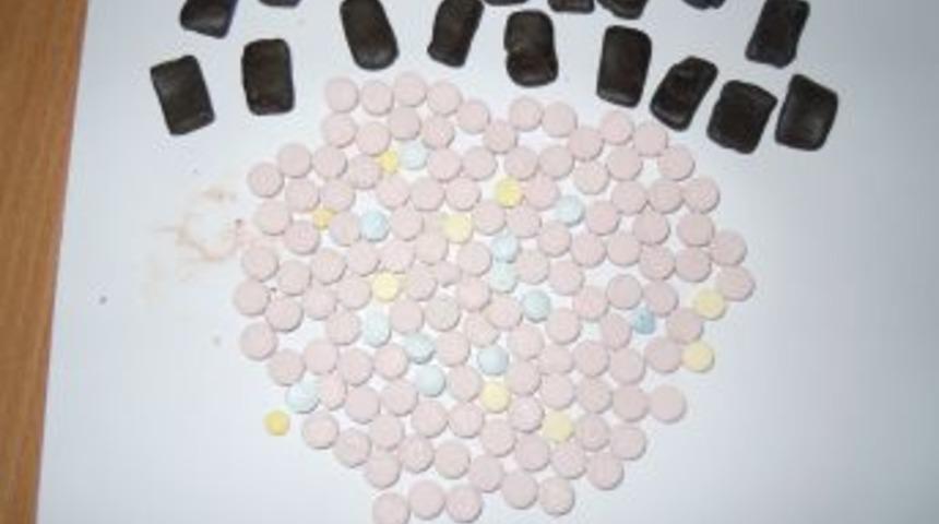 Uyuşturucu madde ka&ccedil;ak&ccedil;ılığı yapan 2 kişi g&ouml;zaltına alındı