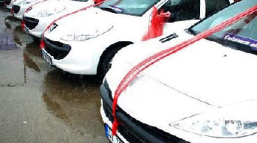 Dereceye giren &ouml;ğrencileri otomobil