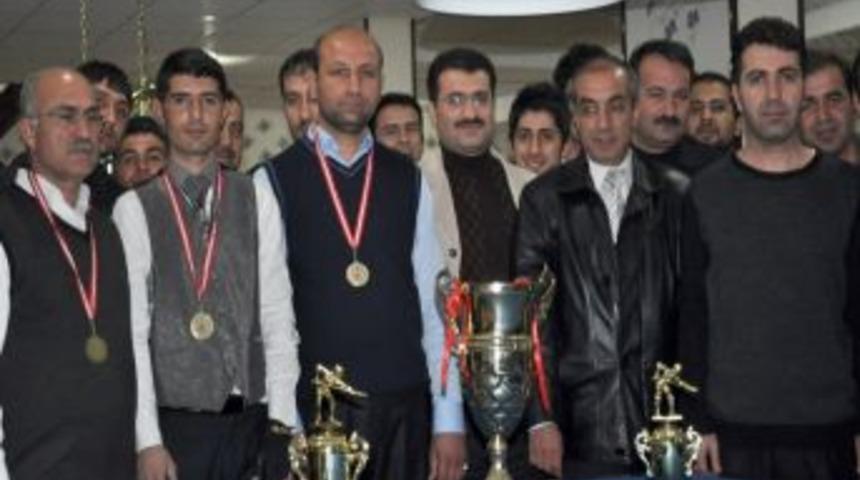 Bilardo turnuvası ilgi g&ouml;rd&uuml;