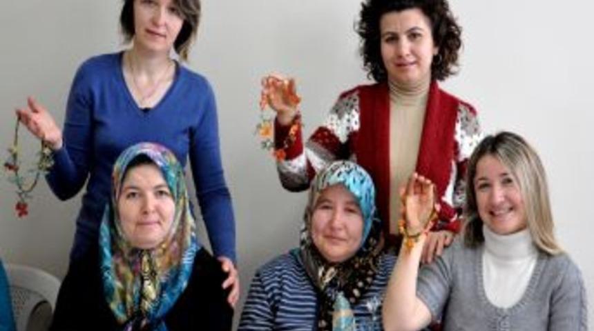 İpek iğne oyaları 15 &uuml;lkeye satılan Nallıhanlı kadırlar, 800 lira kazanıyor