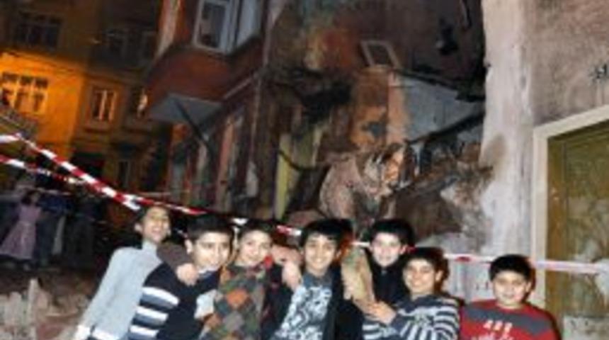 Beyoğlu'nda tarihi bina &ccedil;&ouml;kt&uuml;