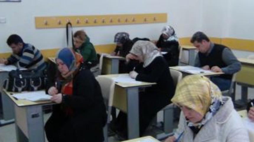 Veliler, sınav stresini hissetmeleri i&ccedil;in sınava tabi tutuldu