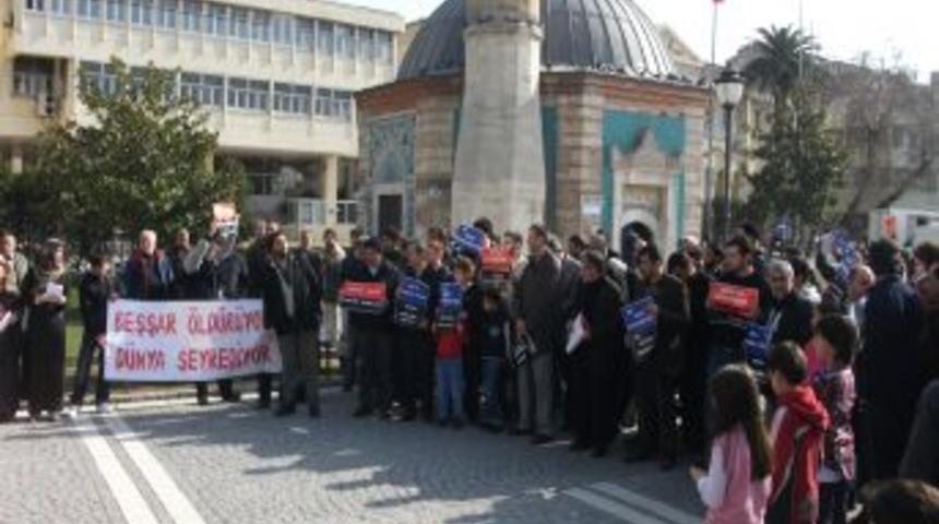 Suriye&rsquo;deki kanlı olaylar İzmir&rsquo;de protesto edildi