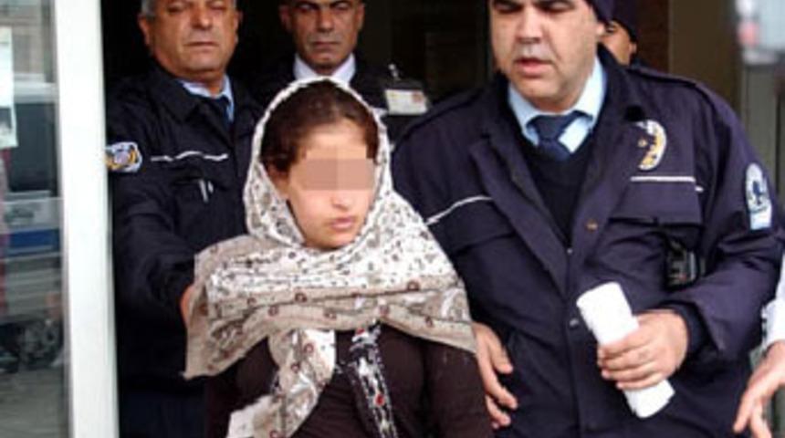 Tuvalette doğurduğu bebeği klozete attı