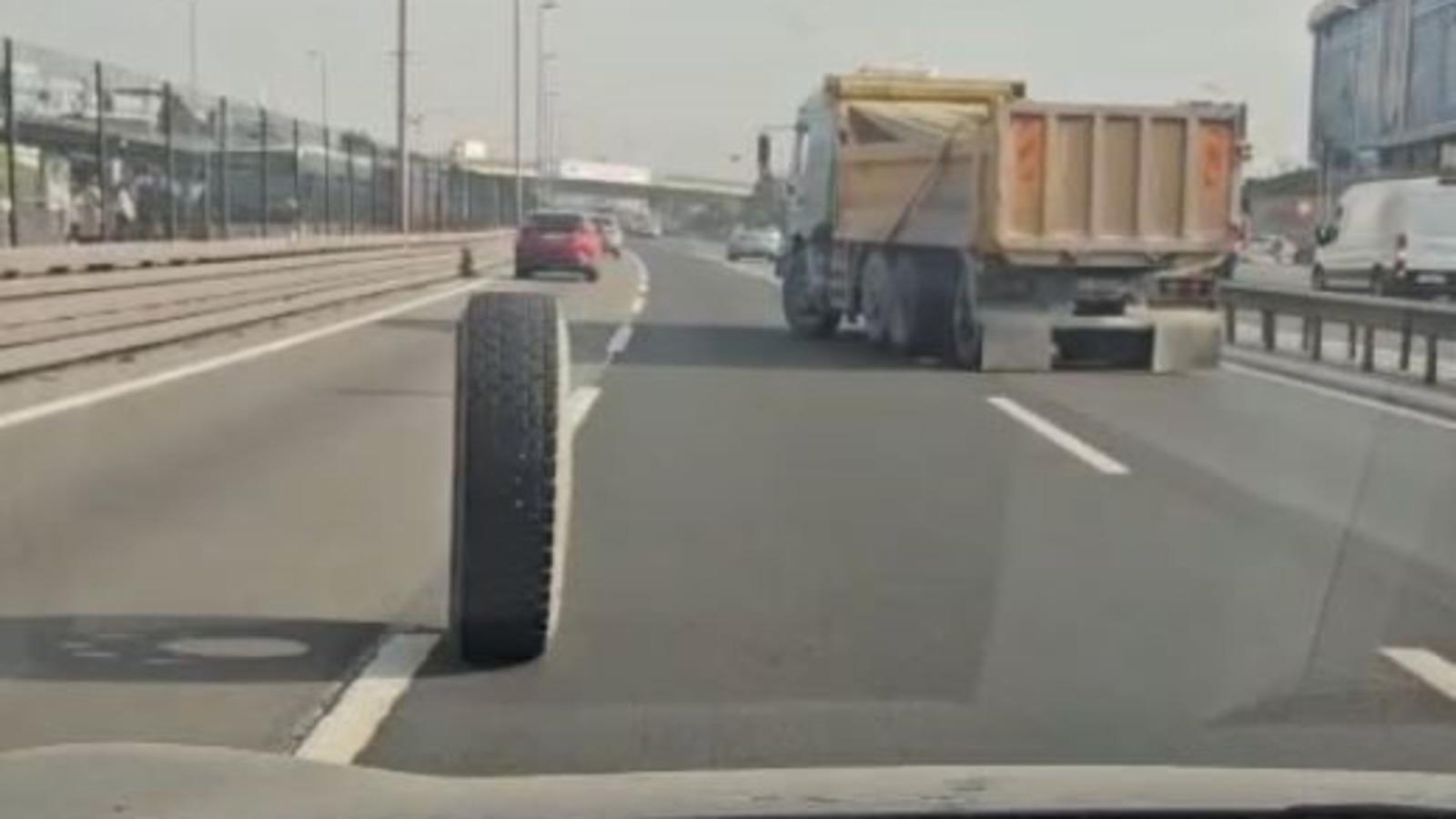 E-5'te tehlikeli anlar! Seyir halindeki kamyonun iki tekerleği yerinden çıktı