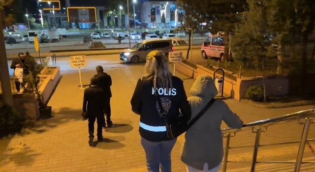 72 yaşındaki şahıstan fuhuş organizasyonu! Karabük’te düğmeye basıldı: 4 kişi tutuklandı 3