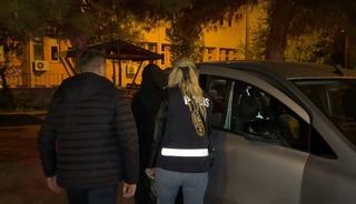 72 yaşındaki şahıstan fuhuş organizasyonu! Karab&uuml;k&rsquo;te d&uuml;ğmeye basıldı: 4 kişi tutuklandı