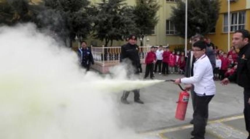 Sivil savunmayı tatbikatla &ouml;ğrendiler