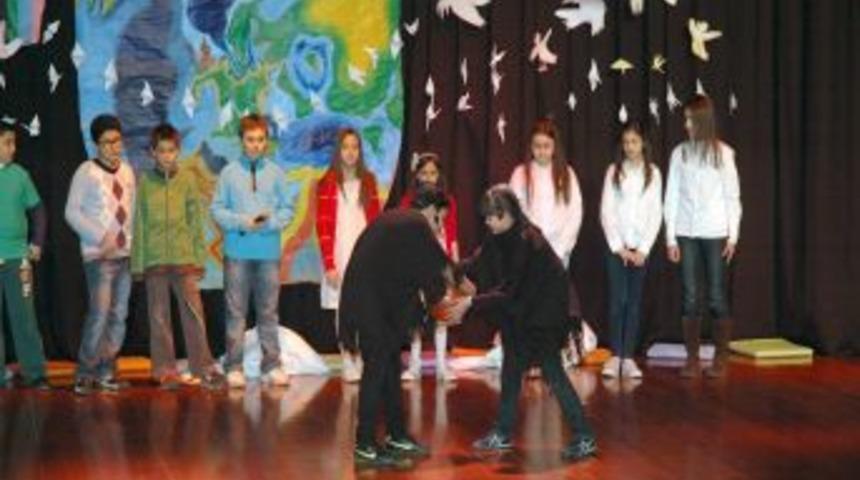 Renklerle barışı anlattılar