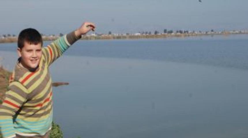 Amik gölünde piknik keyfi yaptılar