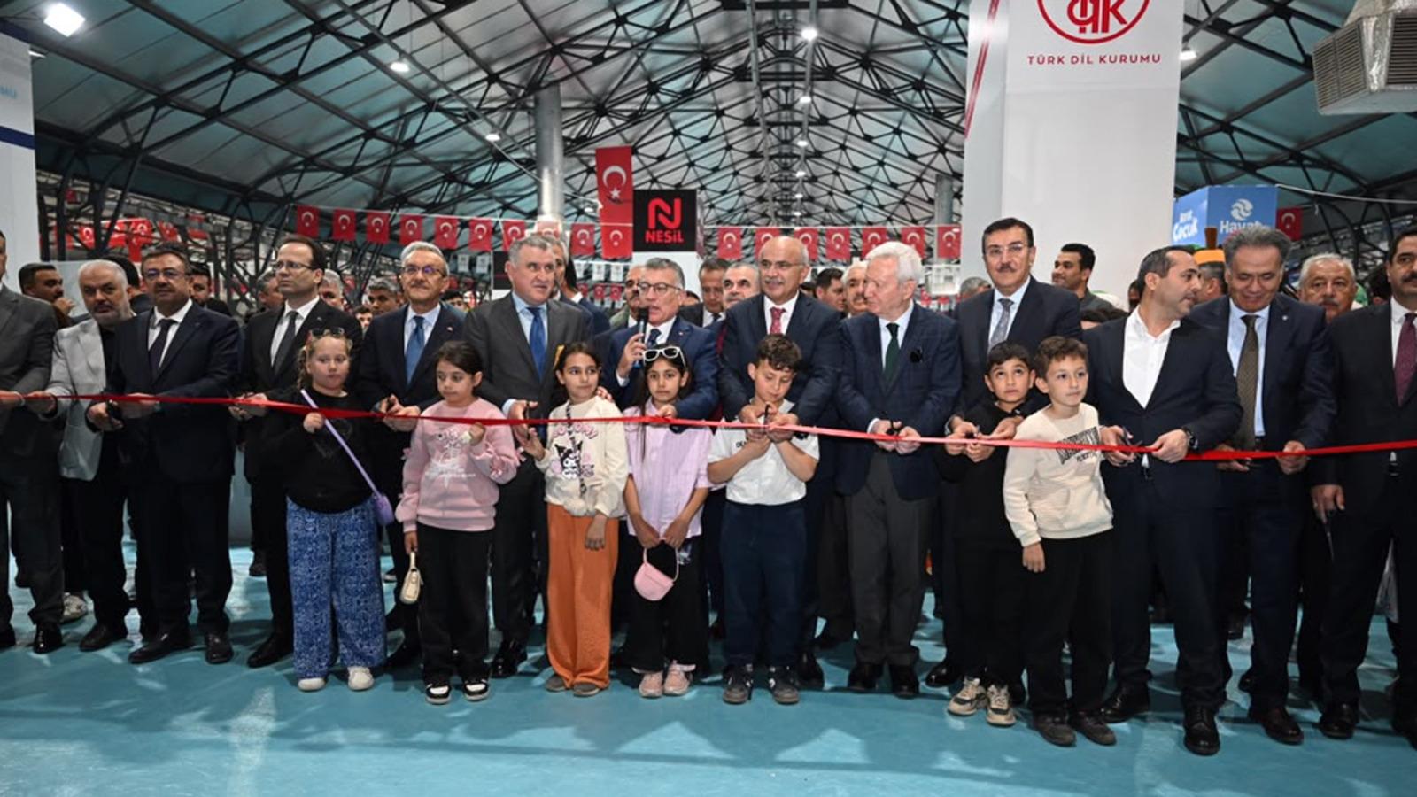 12’nci Malatya Kitap Fuarı Açılış Töreninde konuşan Başkan Er: "Kitapla büyüyen, okuyan ve üreten bir Malatya hedefimiz var”