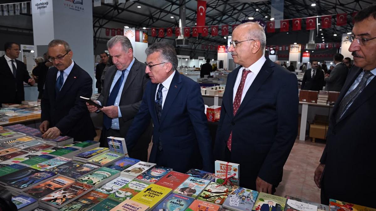 12&rsquo;nci Malatya Kitap Fuarı A&ccedil;ılış T&ouml;reninde konuşan Başkan Er: "Kitapla b&uuml;y&uuml;yen, okuyan ve &uuml;reten bir Malatya hedefimiz var&rdquo; 1