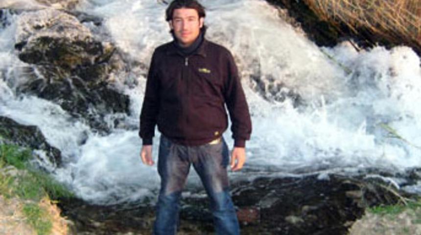 İla&ccedil; i&ccedil;ti, bileklerini kesip kendini kesti