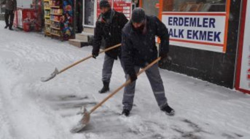 Yozgat&rsquo;ta kar yağışı sebebiyle eğitime bir g&uuml;n ara verildi