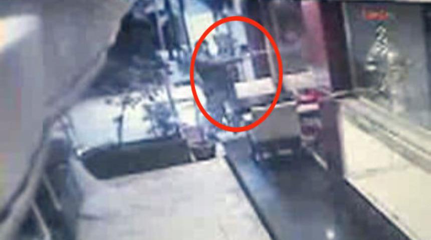 Tartıştığı eşini &ouml;ld&uuml;rd&uuml;