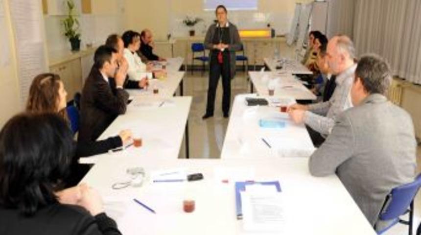 OM&Uuml; personelini T&uuml;rk kahvesi yapma metoduyla eğitiyor