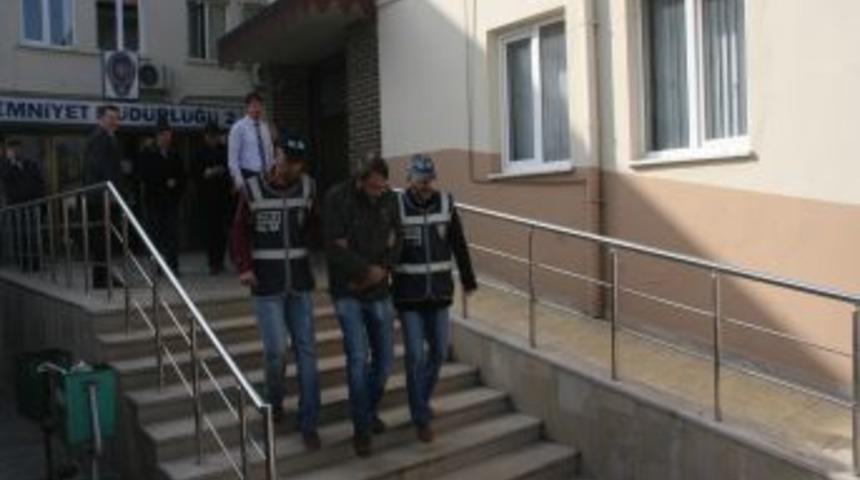 Bursa'da 55 bin paket ka&ccedil;ak sigara ele ge&ccedil;irildi