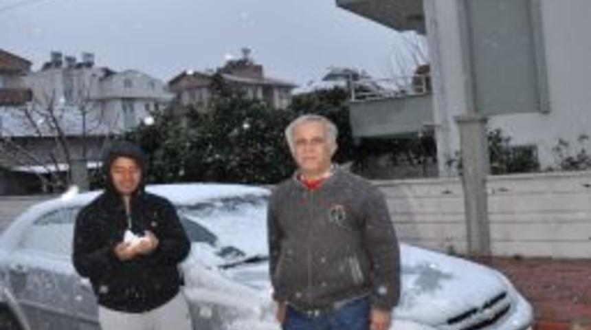 Kemer&rsquo;e yıllar sonra kar yağdı