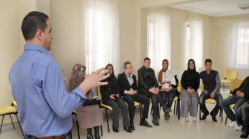 Belediyeden, evlilik hazırlığı yapan &ccedil;iftlere seminer